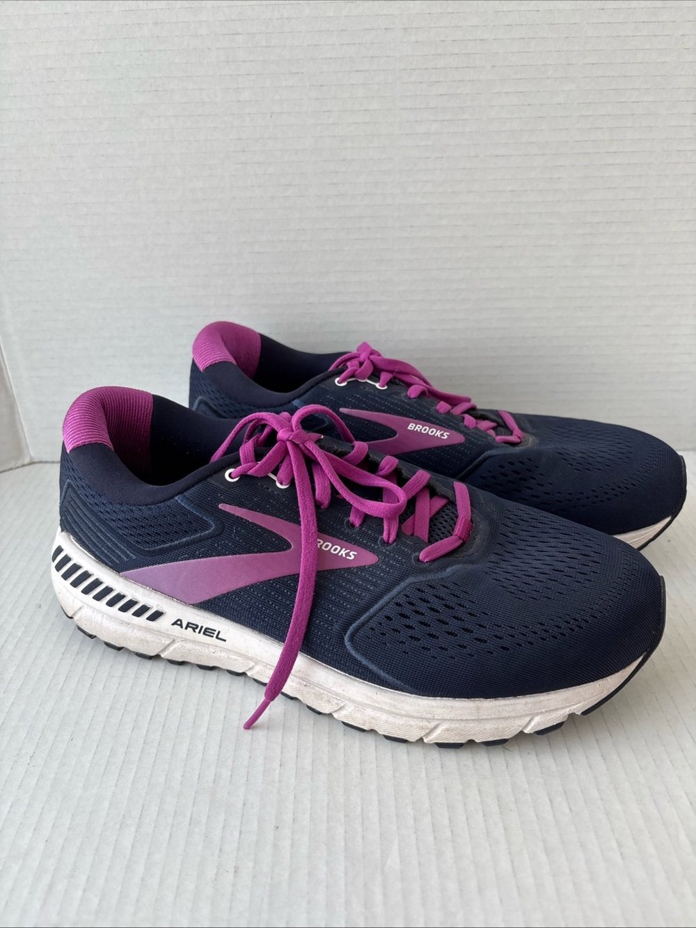 Brooks Ariel 20 Womens Size 11 2E Blue Purple Athletic Running Shoes Sneakers